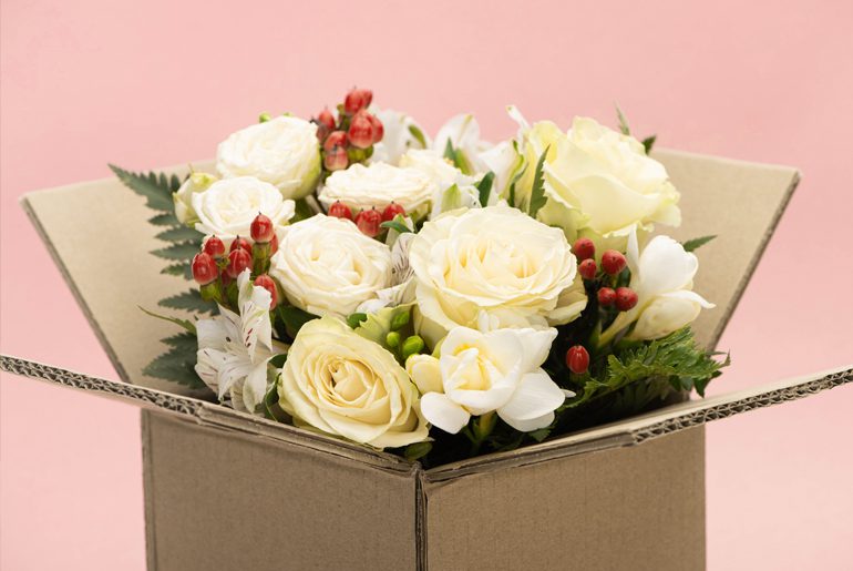 buchete de flori ambalate in cutie